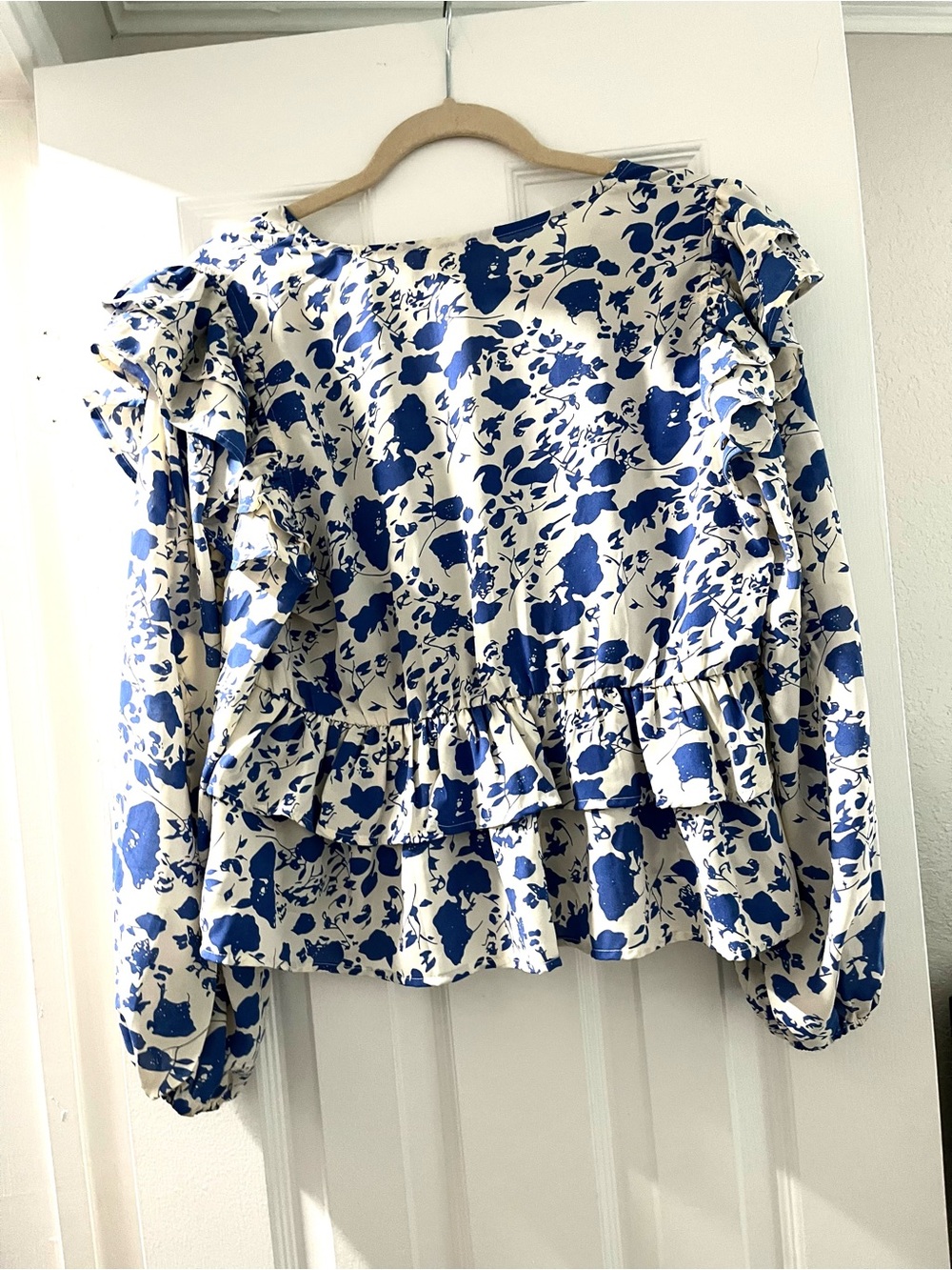 entro Blue and White Floral Ruffle Peplum Blouse - Picture 2 of 3